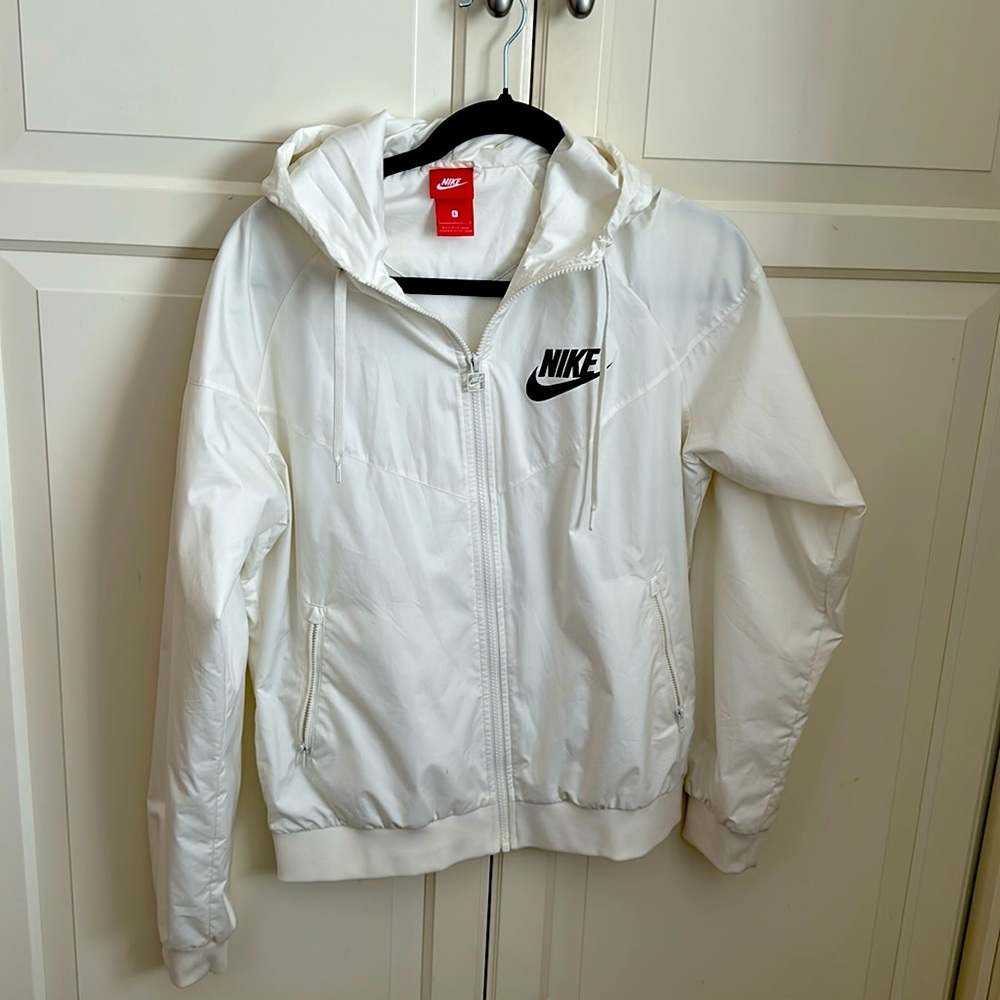 Woman Nike Windrunner jacket